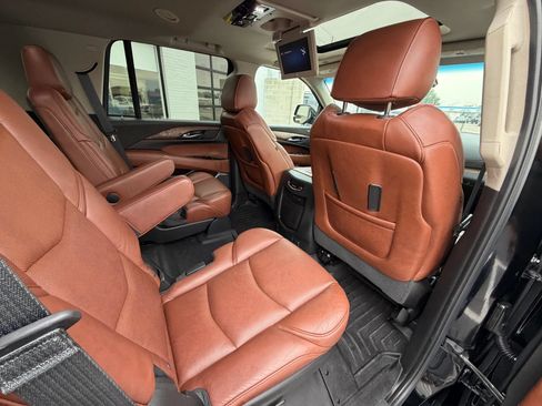 Used 2019 Cadillac Escalade Premium Luxury AWD/4WD image 15