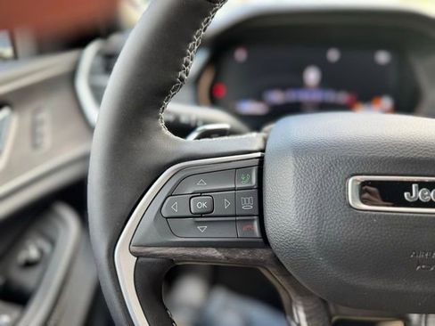 New 2025 Jeep Grand Cherokee Limited w/ Black Appearance Package image 26