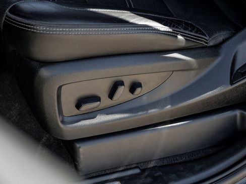 Used 2020 GMC Yukon Denali w/ Denali Ultimate Package image 35