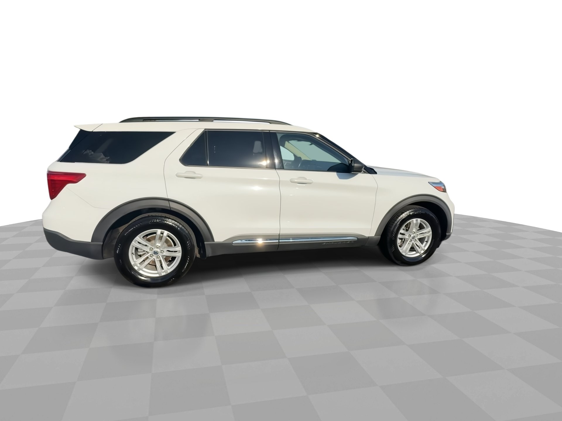 Used 2020 Ford Explorer XLT w/ Equipment Group 202A RWD image 2