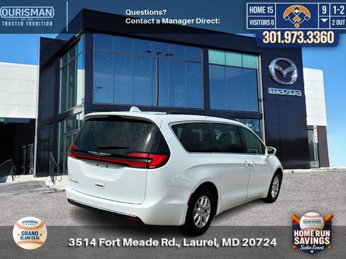 Used 2022 Chrysler Pacifica Touring-L FWD image 2