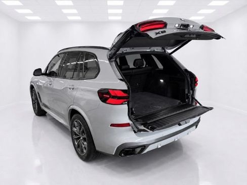 Used 2024 BMW X5 xDrive40i w/ M Sport Package AWD/4WD image 9