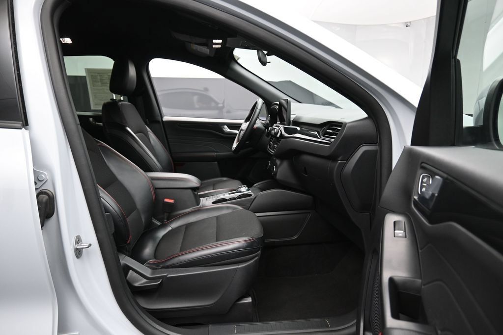 Used 2025 Ford Escape ST-Line Select AWD/4WD image 28