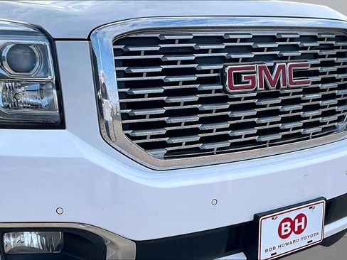Used 2020 GMC Yukon XL Denali AWD/4WD image 28