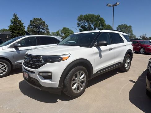 Used 2020 Ford Explorer XLT w/ Equipment Group 202A AWD/4WD image 1