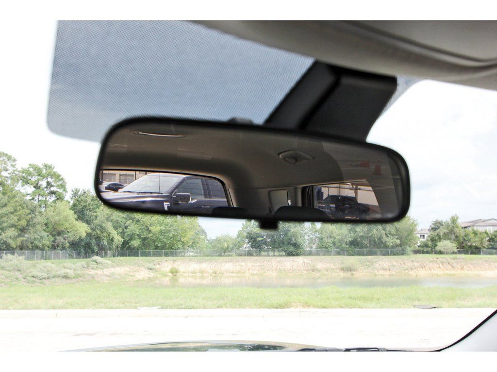 Used 2025 Kia Soul LX w/ LX Technology Package FWD image 24