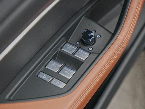 Used 2024 Audi Q8 e-tron Premium Plus image 22