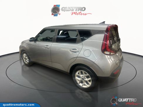 Used 2022 Kia Soul LX w/ Technology Package FWD image 4