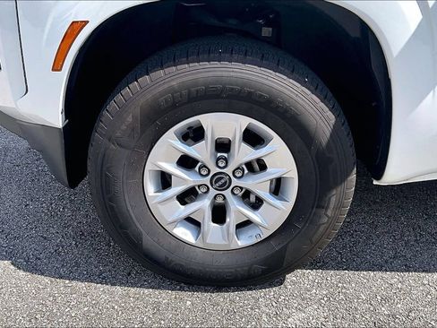 Used 2024 Nissan Frontier SV AWD/4WD image 11