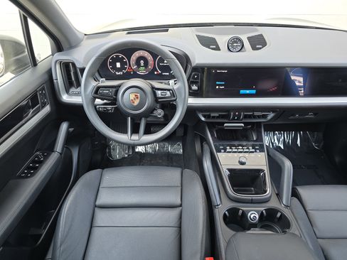 Certified 2025 Porsche Cayenne E-Hybrid AWD/4WD image 25