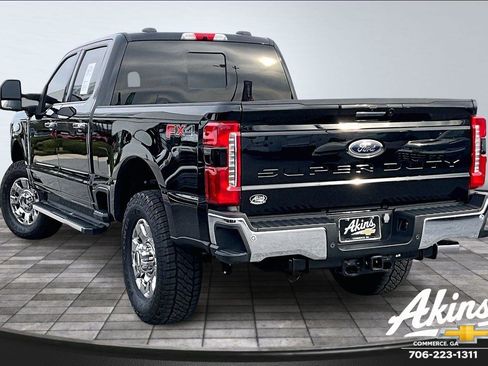 Used 2023 Ford F250 Lariat w/ Chrome Package image 4