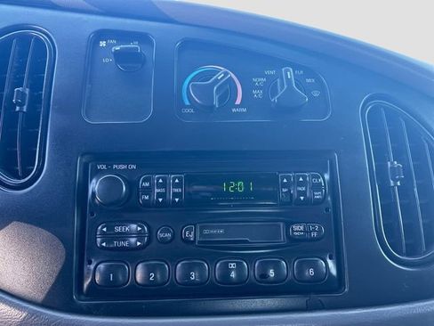 Used 2001 Ford E-350 and Econoline 350 Super Duty RWD image 17