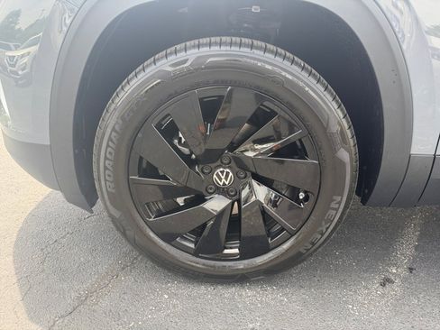 New 2026 Volkswagen Atlas SE FWD image 27