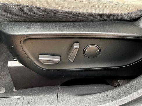 Used 2020 Ford Escape SE FWD image 30
