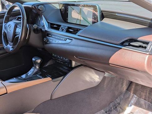 Used 2019 Lexus ES 300h w/ Accessory Package 2 image 22