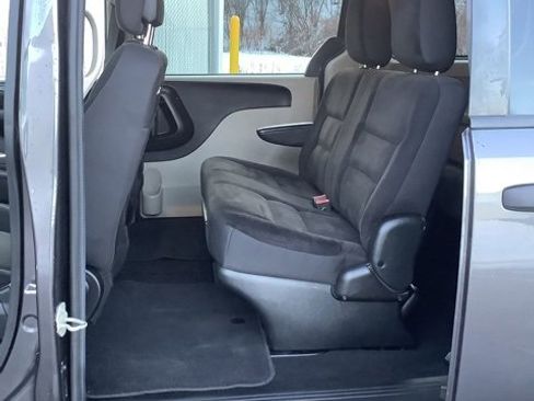 Used 2019 Dodge Grand Caravan SE image 13