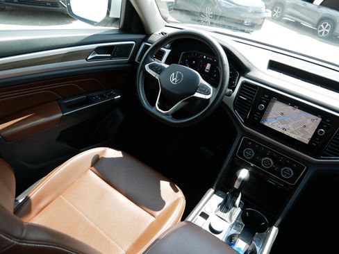 Certified 2022 Volkswagen Atlas SEL AWD/4WD image 9