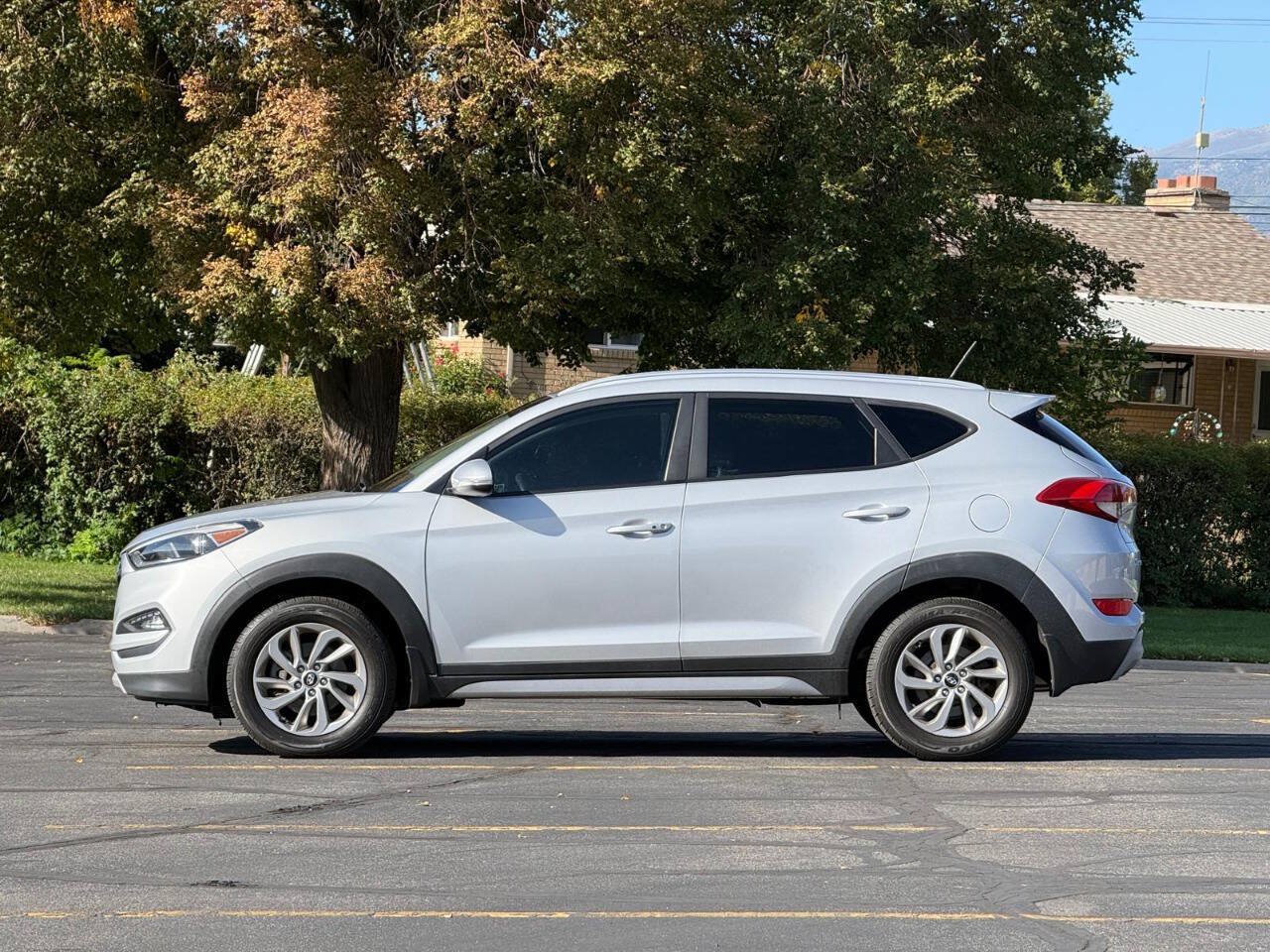 Used 2017 Hyundai Tucson Sport FWD image 2