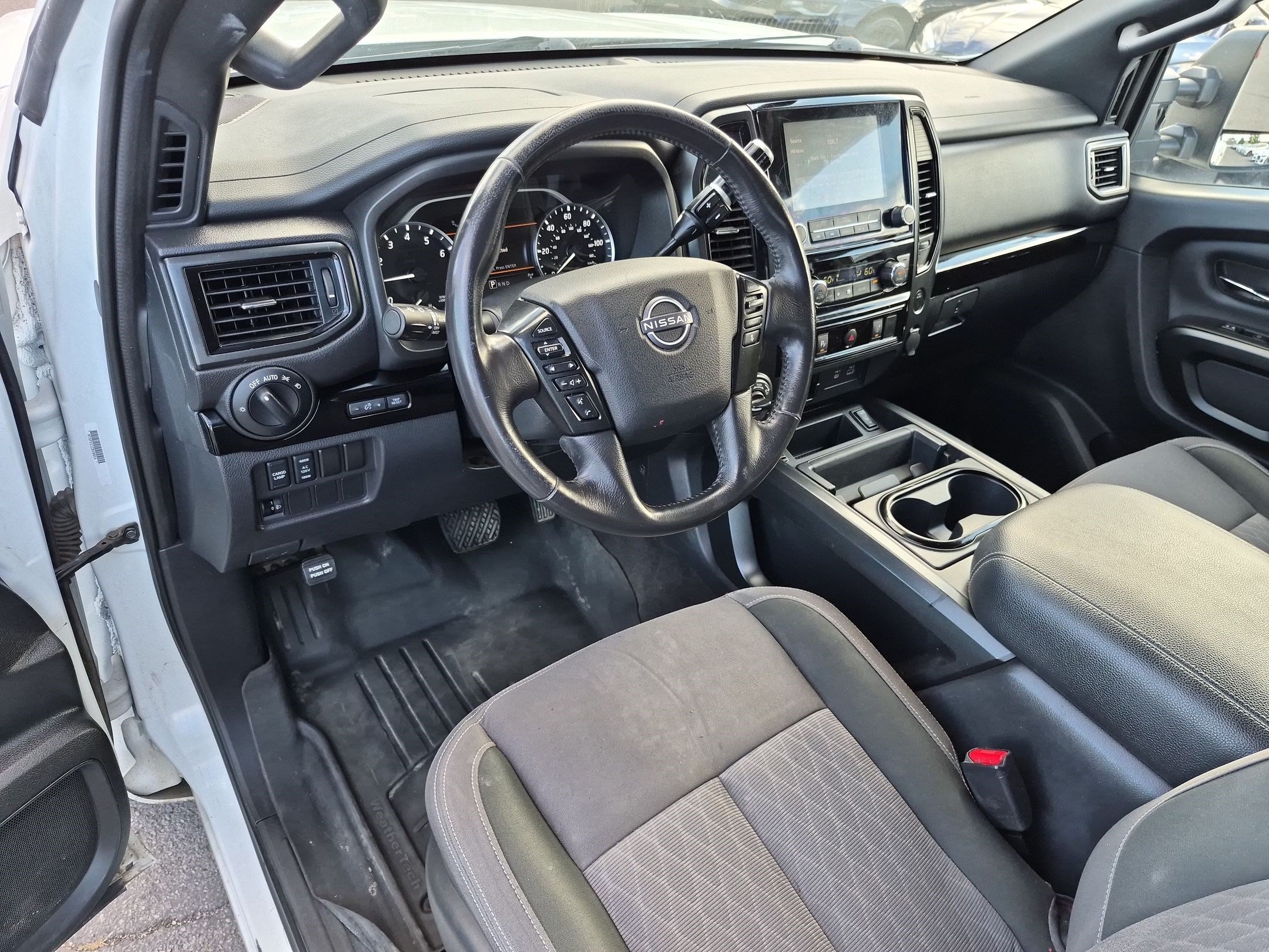 Used 2023 Nissan Titan SV w/ SV Convenience Package AWD/4WD image 17