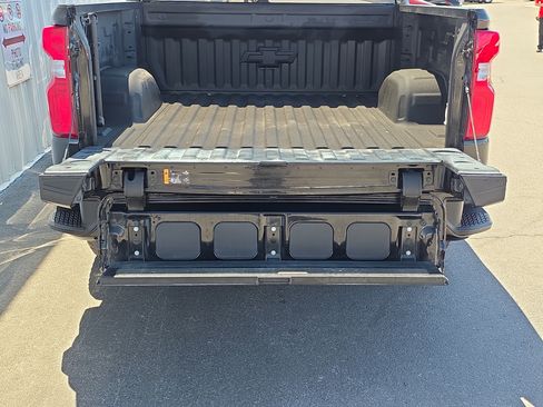 Used 2024 Chevrolet Silverado 1500 RST w/ Z71 Off-Road Package AWD/4WD image 8