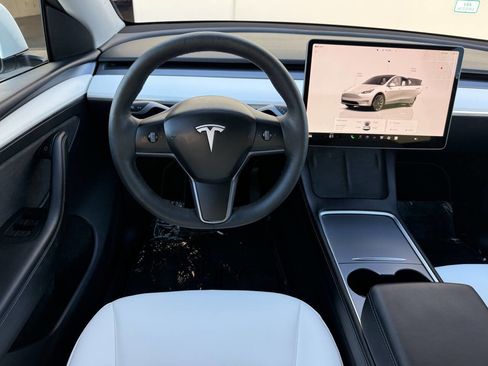 Used 2023 Tesla Model Y Long Range image 19