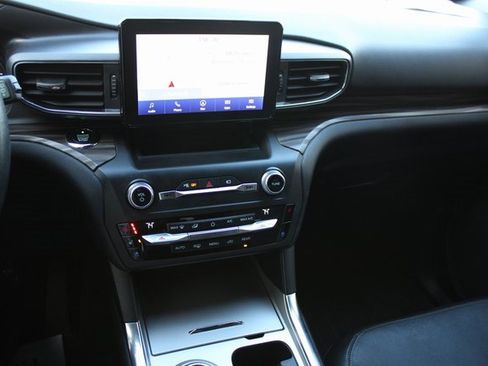 Used 2020 Ford Explorer Limited image 28