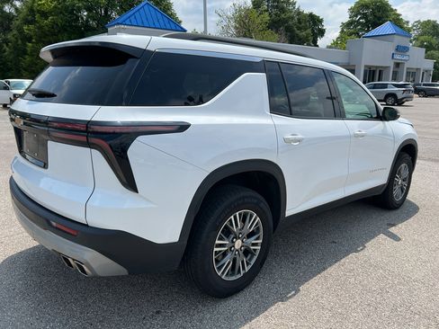 Used 2025 Chevrolet Traverse LT AWD/4WD image 3