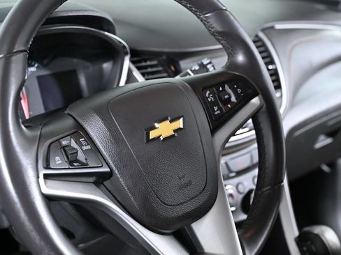 Used 2020 Chevrolet Trax LT w/ Sun & Sound Package AWD/4WD image 12