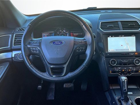 Used 2017 Ford Explorer XLT w/ Equipment Group 202A image 8