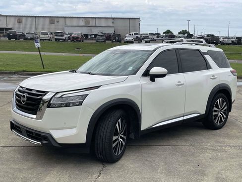 Used 2024 Nissan Pathfinder Platinum w/ Cargo Package AWD/4WD image 7
