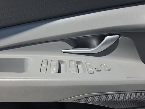 Used 2024 Hyundai Elantra SEL FWD image 16