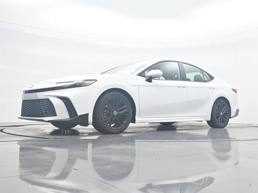 Used 2025 Toyota Camry SE FWD image 29