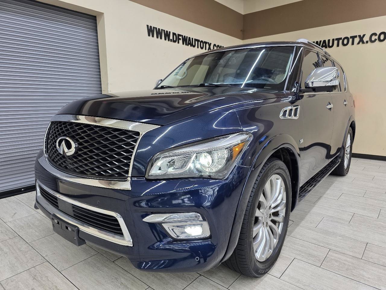 Used 2015 INFINITI QX80 4WD w/ Deluxe Technology Package image 3