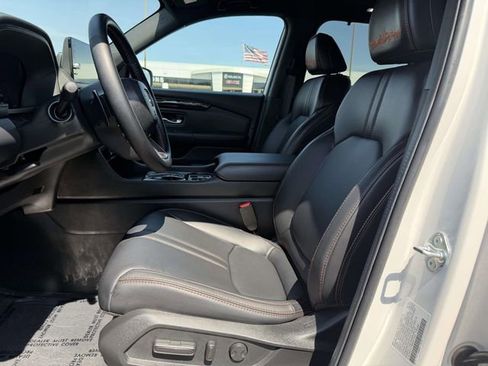 Used 2025 Honda Pilot TrailSport image 13