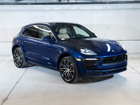 Certified 2026 Porsche Macan AWD/4WD image 7