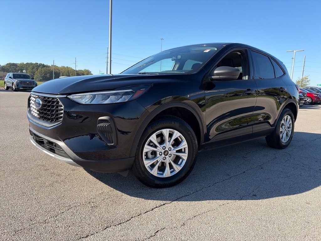 Used 2025 Ford Escape Active AWD/4WD image 3