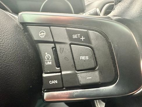 Used 2018 Jaguar F-PACE R-Sport image 17