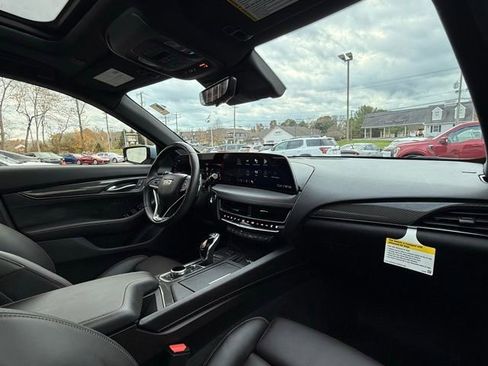 Used 2025 Cadillac CT5 V w/ Technology Package image 96
