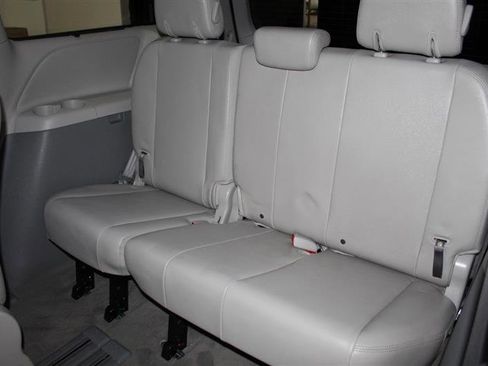 Used 2012 Toyota Sienna XLE FWD image 22
