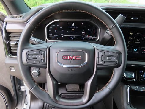 Used 2024 GMC Sierra 2500 AT4 w/ AT4 Preferred Package AWD/4WD image 19