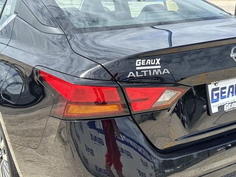 Used 2025 Nissan Altima 2.5 SV FWD image 14