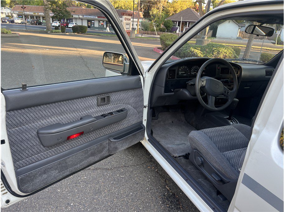 Used 1992 Toyota Pickup SR5 RWD image 8