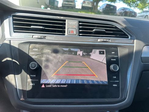 Used 2023 Volkswagen Tiguan SE w/ Panoramic Sunroof Package FWD image 14