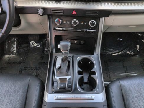 Certified 2024 Kia Carnival LX FWD image 19