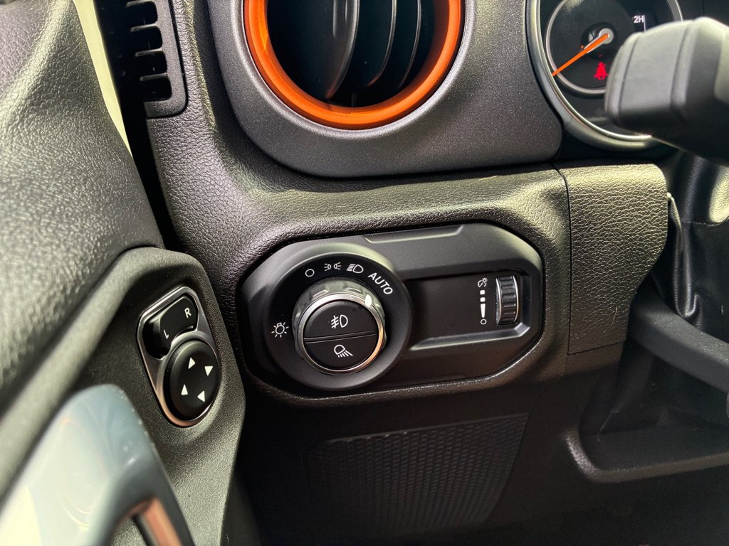 Used 2023 Jeep Gladiator Mojave AWD/4WD image 38