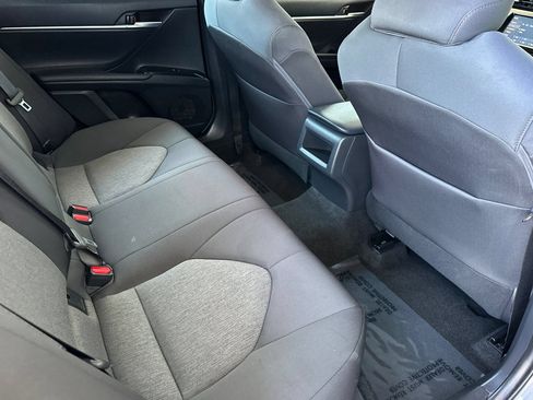 Used 2018 Toyota Camry LE FWD image 18
