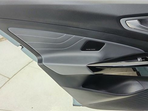 Used 2025 Volkswagen ID.4 Pro S Plus image 30