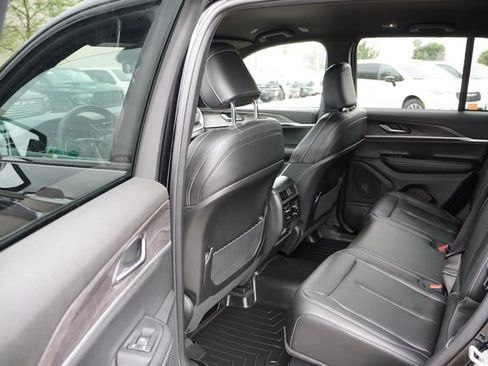 Used 2025 Jeep Grand Cherokee Limited w/ Black Appearance Package AWD/4WD image 16