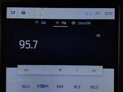 Used 2023 Ford Edge SEL image 25