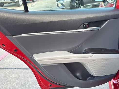 Used 2021 Toyota Camry SE image 17